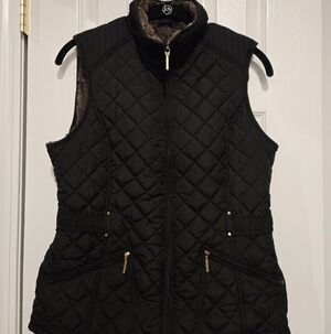 Weatherproof Women's Black Quilted Vest with Gold Accent Small/Chico